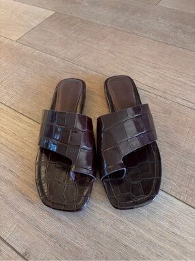 Madewell Triple-Buckle Block Heel Sandal in Oiled Suede